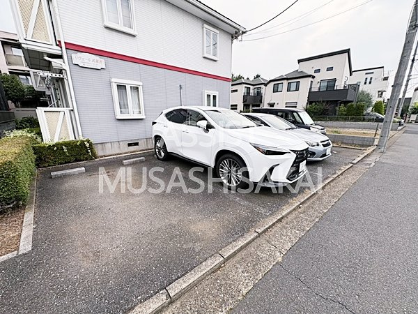 リヴェール武蔵野の駐車場