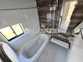 【浴室】 | 野木町友沼6期　2号棟 | 同社施工物件写真。※建具やフローリング、その他仕様が異なる場合がございます。