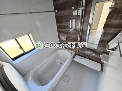 【浴室】 | 野木町友沼6期　2号棟 | 同社施工物件写真。※建具やフローリング、その他仕様が異なる場合がございます。