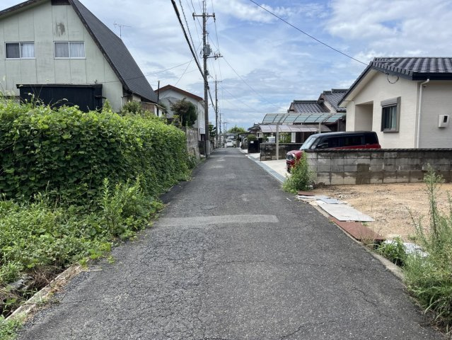 西宇部北５丁目一戸建ての前面道路含む現地写真