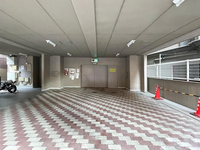 いわき6番館の駐車場|駐車スペースもあります