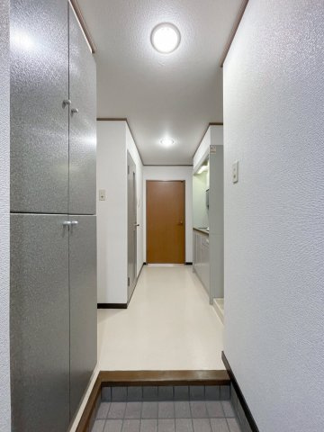 いわき6番館の玄関|落ち着いた玄関です