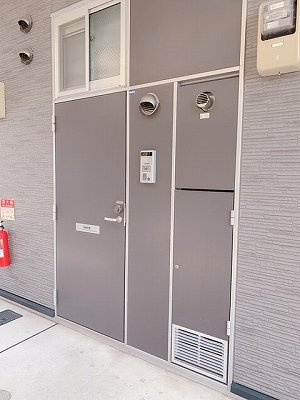 レオパレスアクティⅢの玄関
