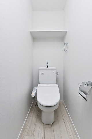 エンクレスト大手門Ⅲのトイレ|落ち着いた色調のトイレです