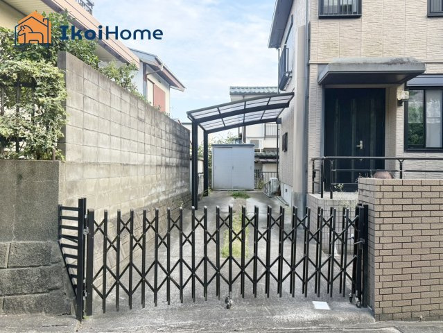 神戸市西区富士見が丘5丁目　中古戸建の駐車場|●年中無休：当日予約可●駐車場２台可能！１台分のカーポートもあります！