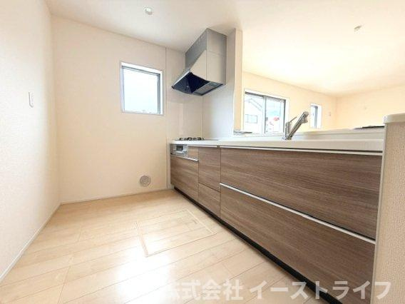 【新築戸建】　いわき市平下平窪3期　全3棟　長期優良住宅　のキッチン|同社施工写真　対面キッチンを選ぶ方の多くが、家族とのコミュニケーションを重視して選ばれます。特に小さなお子さんを持つご家庭では、調理中もお子さんの様子をみられるということは大きな安心に繋がります！
