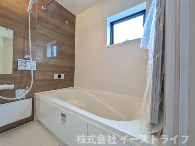 【新築戸建】　いわき市平下平窪3期　全3棟　長期優良住宅　のキッチン|同社施工写真　使い勝手の良いシステムキッチンで、対面式なのでご家族との団欒にもぴったりですね(^^)/また、収納力もあるのでスッキリが実現します◎