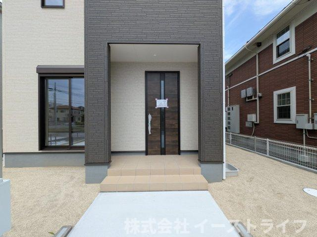 【新築戸建】　いわき市平下平窪3期　全3棟　長期優良住宅　の収納|同社施工写真　階段には手すりが付いているので上り下りも安心です。