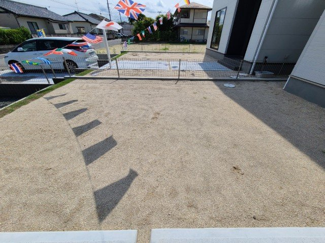 【新築戸建】　いわき市平下平窪3期　全3棟　長期優良住宅　の庭|同社施工写真　南向きなので日当たりが良く、お子様のお砂場遊びやガーデニングも楽しめそうです♪