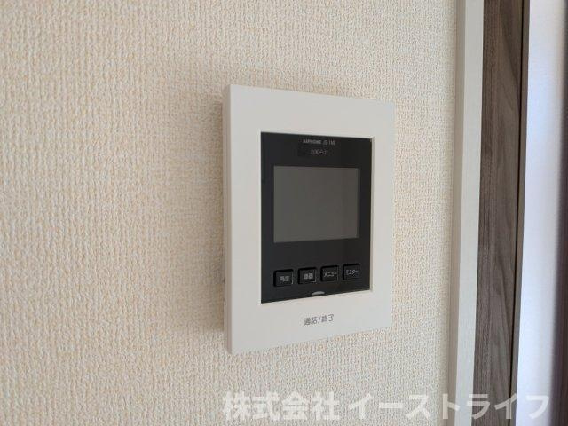 【新築戸建】　いわき市平下平窪3期　全3棟　長期優良住宅　の発電・温水設備|同社施工写真　リビング内給湯器リモコンです。