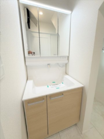 【独立洗面台】 | 【仲介手数料２２０万円が無料！】■４ＬＤＫ＋車庫■バス停まで２分■長期優良認定住宅■ＺＥＨ水準 | 施工例
【諸費用２２０万円ＯＦＦ！】
決算特別キャンペーン！
家計応援サービスの限界に挑戦中！
■耐震性能など住宅性能評価６項目で最高評価
■ＺＥＨ水準（エコ住宅）
■モデルハウス見学可
