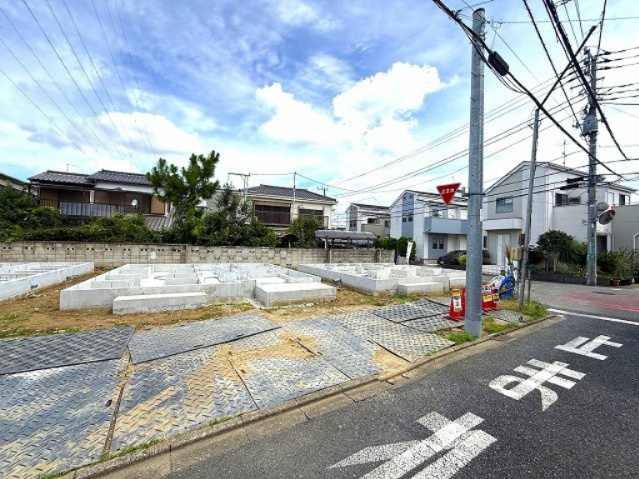 【駐車場】 | 【仲介手数料２２０万円が無料！】■４ＬＤＫ＋車庫■バス停まで２分■長期優良認定住宅■ＺＥＨ水準 | 決算特別キャンペーン！
家計応援サービスの限界に挑戦中！
「物件概要」の「諸費用」欄をご覧下さい！
■耐震性能など住宅性能評価６項目で最高評価
■ＺＥＨ水準（エコ住宅）
■モデルハウス見学可
