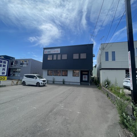 室蘭市中島町４丁目５−６テナントの駐車場