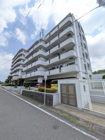 ユーハイム春日レイクサイドの外観