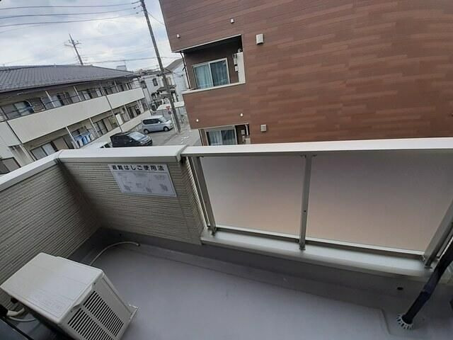 ファーストスプリングのバルコニー
