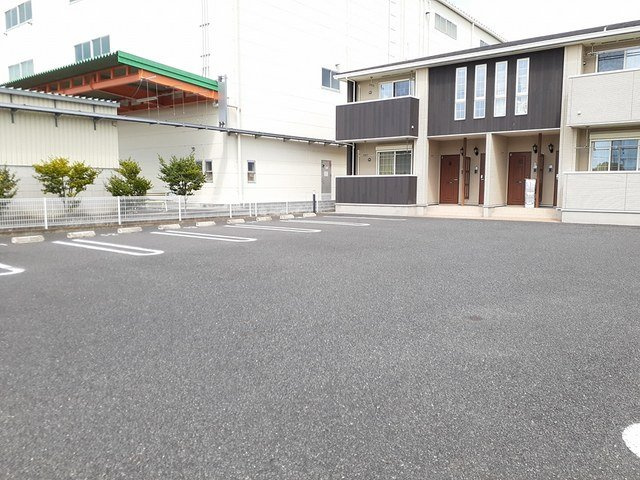 ブランシュールＢの駐車場