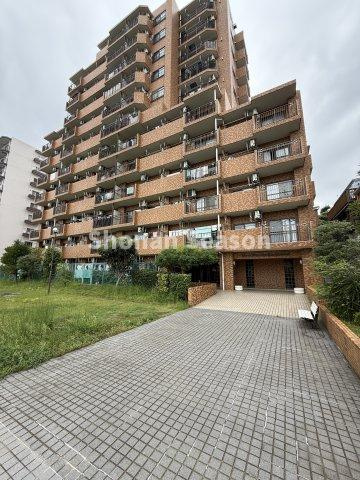 【現地画像あり】ライオンズマンションかしわ台の外観|海老名・横浜方面へのアクセス良好な相鉄線「かしわ台」駅徒歩９分！　
小・中学校近く、コンビニ（徒歩４分）生活利便性に優れた駅チカ物件です♪
