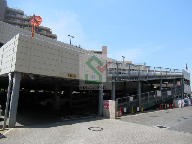 エルスタージュの駐車場