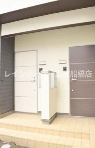 メゾンティー二の玄関