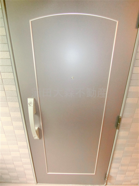 ルーブル羽田西の玄関