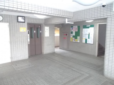 【エントランス】 | ハイロイヤル緑地公園B棟