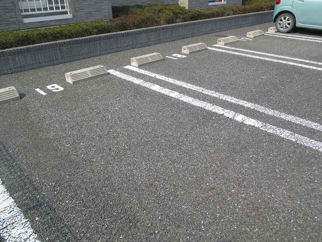 コルティーレ　Bの駐車場