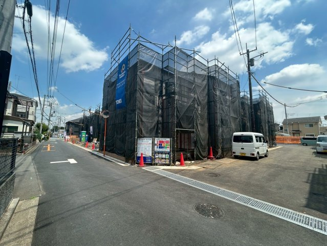 【仲介手数料無料】三芳町北永井３期―新築分譲住宅―全18棟販売　９棟の外観|光と風溢れる至極の邸です。周囲には緑が多く、四季折々の風情を感じられるエリア。公園も徒歩圏内で、ファミリー世帯にも人気のエリアです。