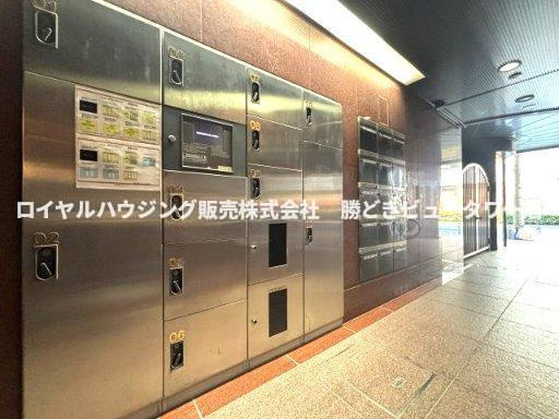 １階エントランス先には、メールボックス・宅配ボックス。　