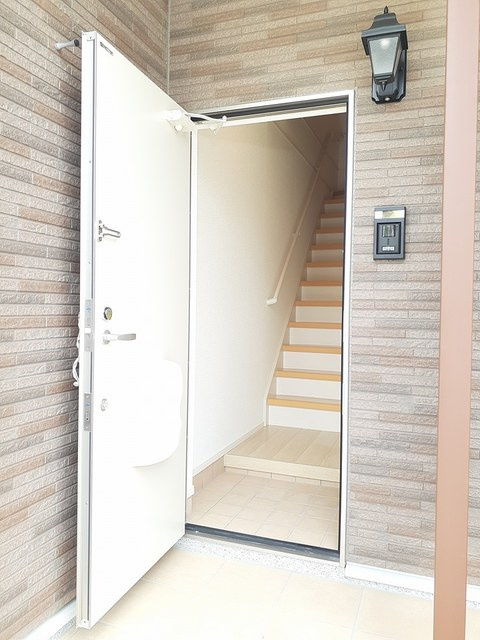ペリドット鳴浜の玄関