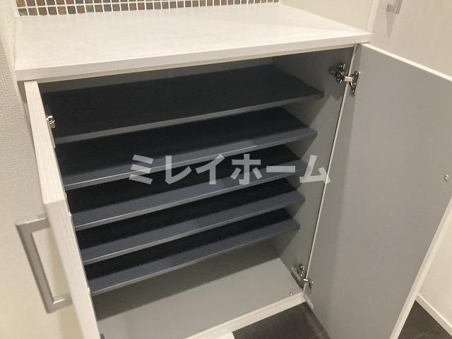 アメニティ55の玄関|同建物内、別のお部屋の参考写真になります。