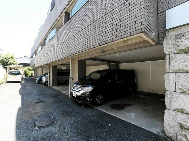 パルテールＩＷＡＳＡＫＩの駐車場