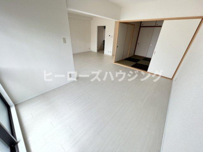 【居間・リビング】 | ファミーユ | ※同タイプの写真となり、実際のお部屋とは異なる場合があります