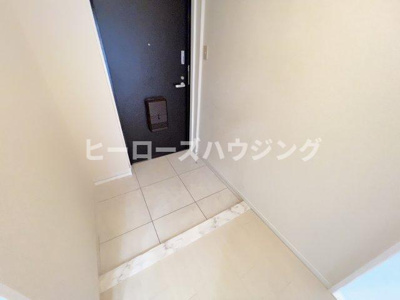 【玄関】 | ファミーユ | ※同タイプの写真となり、実際のお部屋とは異なる場合があります