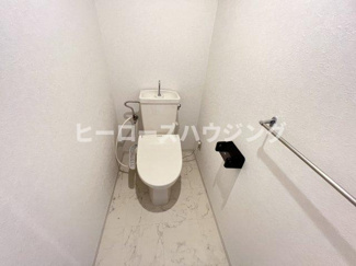 【トイレ】 | ファミーユ | ※同タイプの写真となり、実際のお部屋とは異なる場合があります