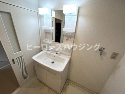 【独立洗面台】 | ファミーユ | ※同タイプの写真となり、実際のお部屋とは異なる場合があります