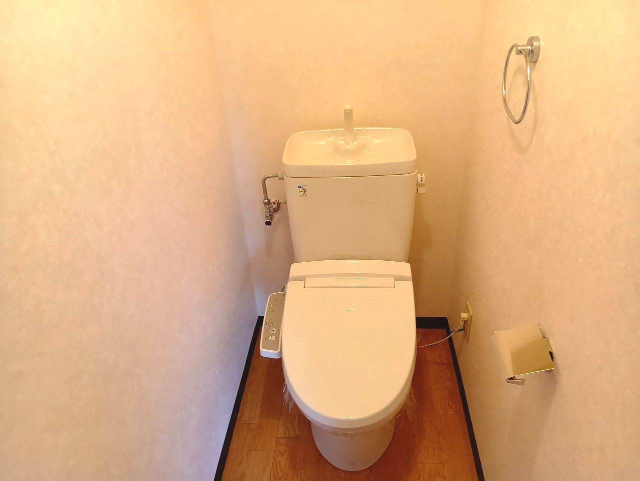 ハイツ鹿持のトイレ|落ち着いた色調のトイレです