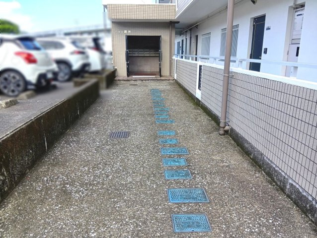 ハイツ鹿持のエントランス|毎日通るエントランスはこのようになっています