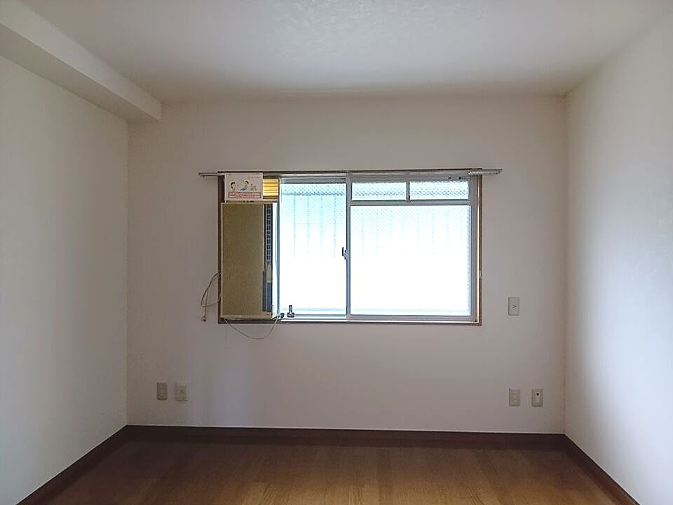 ハイツ鹿持の洋室|きれいな洋室です