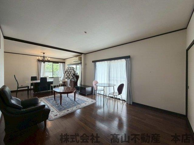 自由ヶ丘5丁目・M邸の居間・リビング|※家具・小物は付属しません