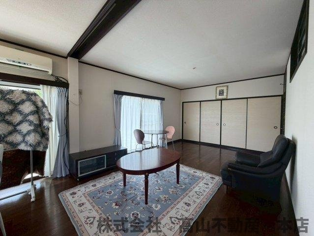 自由ヶ丘5丁目・M邸の居間・リビング|※家具・小物は付属しません