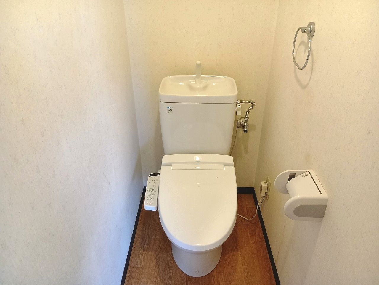 ハイツ鹿持のトイレ|ゆったりとした空間のトイレです