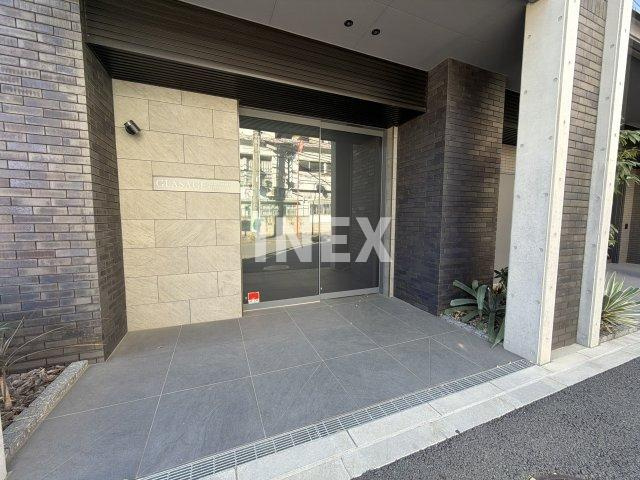 横浜市西区平沼１丁目の賃貸マンションのエントランス