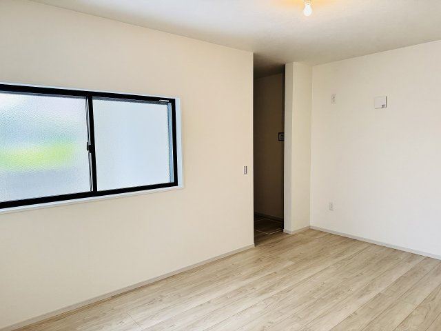八王子市　本町　新築一戸建て　５期の寝室|～1階10.6帖の主寝室　ベッドなど大型家具のレイアウトもしやすい広さです～