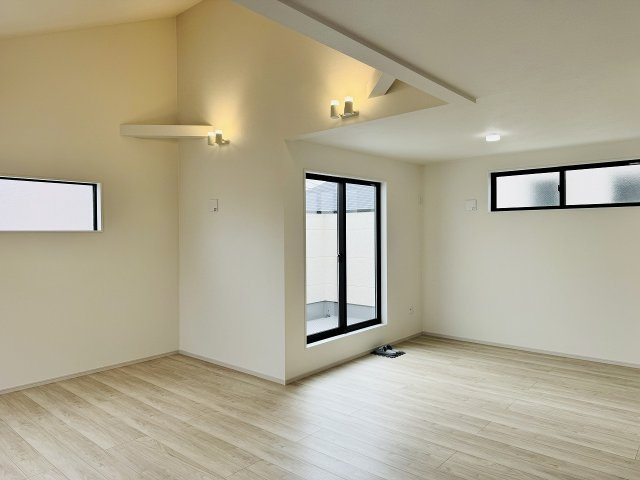 八王子市　本町　新築一戸建て　５期の居間・リビング|～2階22.7帖の明るく開放感のあるLDK、家族団欒の時間をお過ごしいただけます～