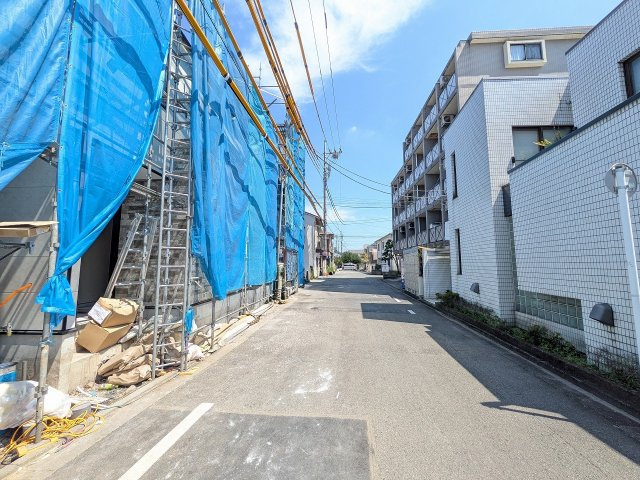 八王子市　本町　新築一戸建て　５期の前面道路含む現地写真|～東側6ｍ道路　駐車もしやすいです～