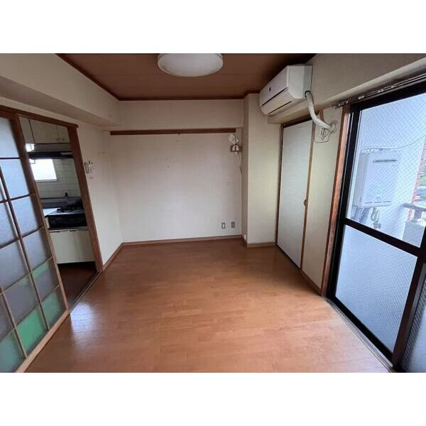 山本屋ビルの内装