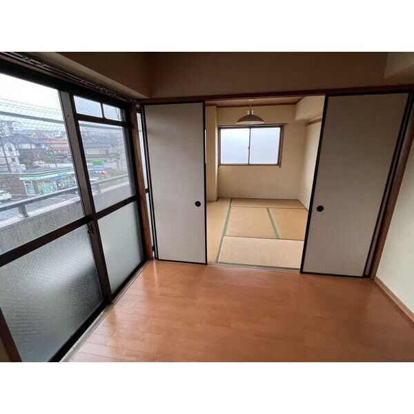 山本屋ビルの内装