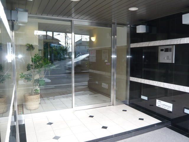 ロイヤルコート氷川台のエントランス
