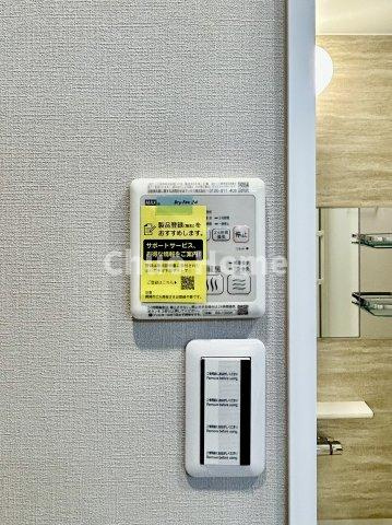 ヴェラハイツ葛西の内装|【浴室乾燥機】暖房・冷風・換気・乾燥が可能です。毎日を快適に過ごせるうれしい機能が揃っています。雨の日の洗濯物も安心です。