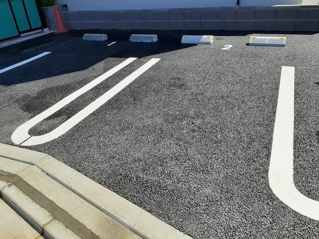 ジェルメＭの駐車場
